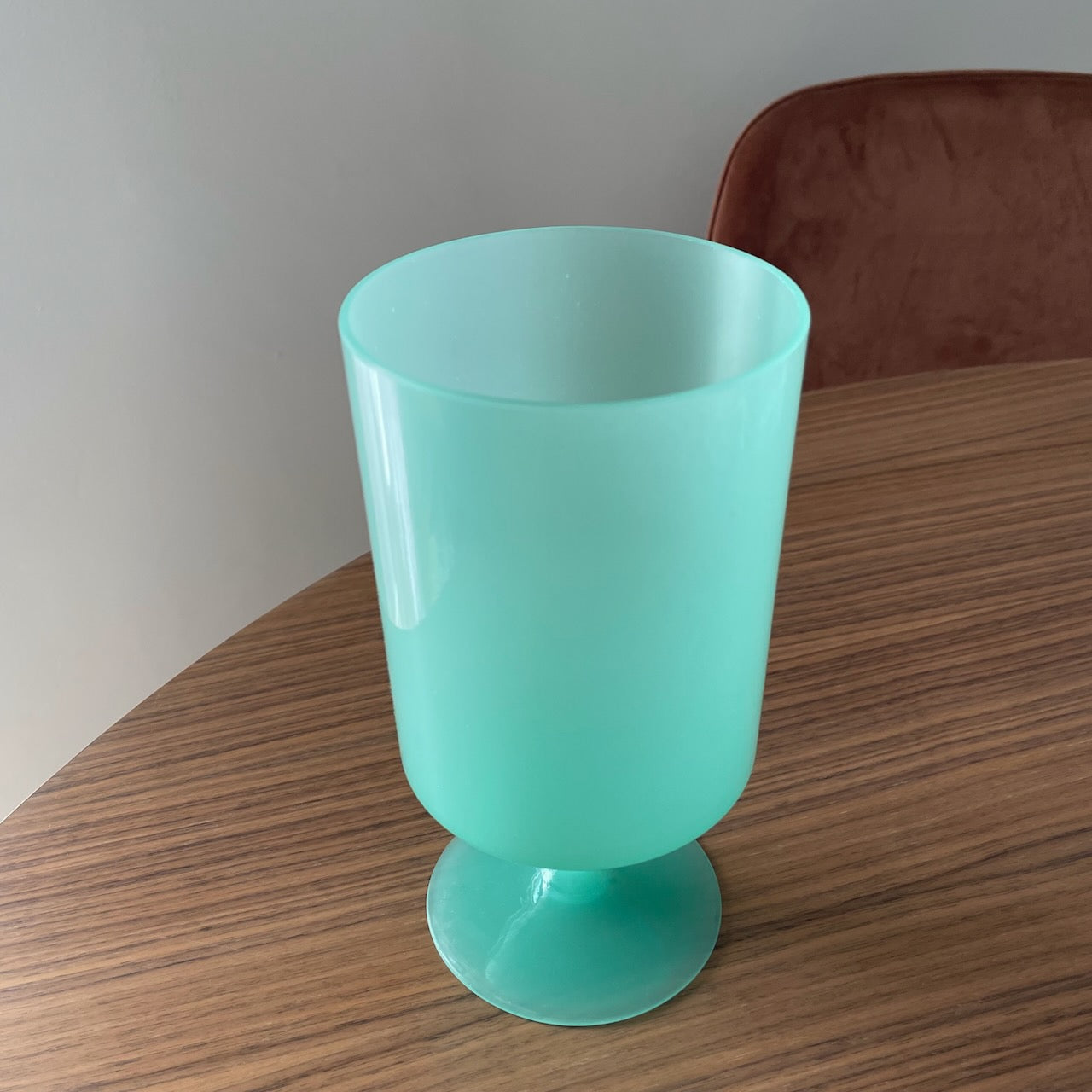 Vaso vintage anni '70 in vetro opalino verde menta